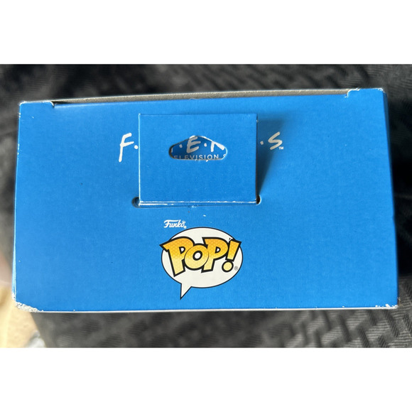 Funko Pop Phoebe Buffay Friends Tv Show Smelly Cat Guitar Hallmark Exclusive - Picture 3 of 4